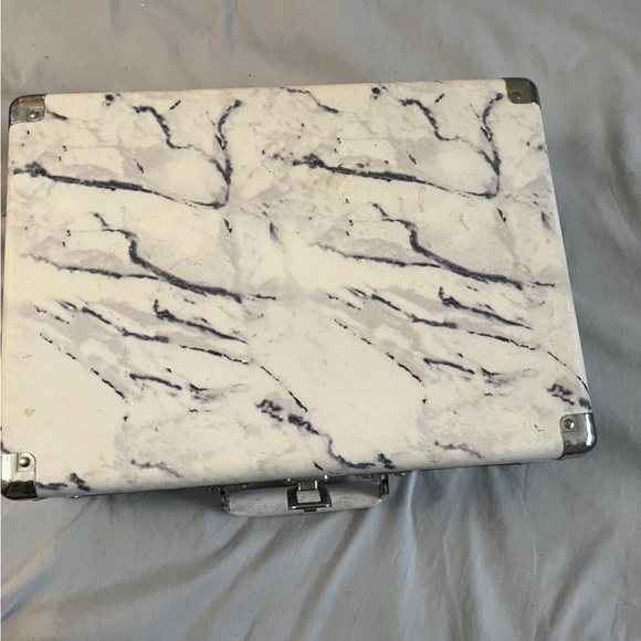 Crosley Bluetooth turntable. Marble and Black Vinyl Turntable - Picture 3 of 3